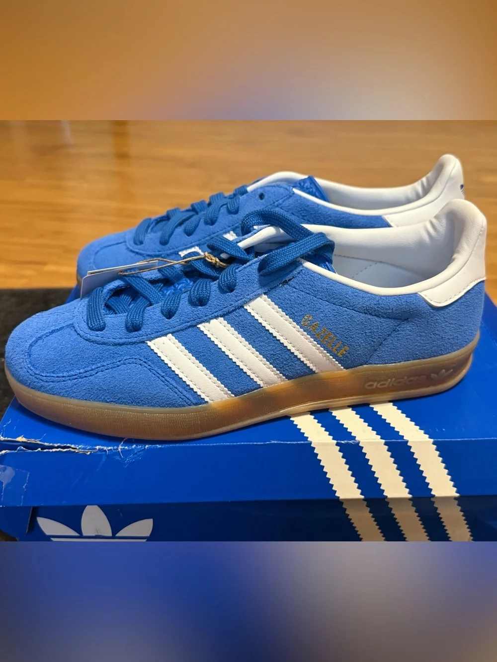 adidas Gazelle indoor Men's Blue Suede Sneakers with White Stripes, size 6 NIB - Picture 2 of 10